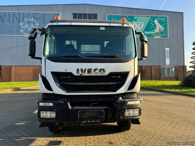 Truck mounted crane IVECO Trakker AD 260 Fassi F135a