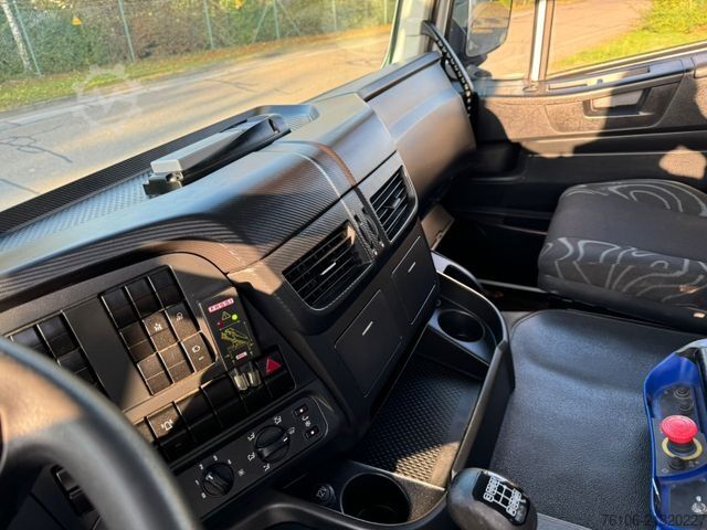 Truck mounted crane IVECO Trakker AD 260 Fassi F135a