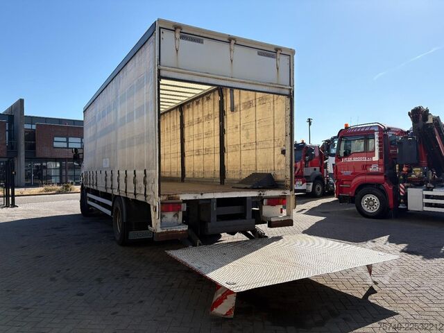 Curtain sided Scania P230 + 3 PEDALS  + 19t + LOADLIFT 1500 KG