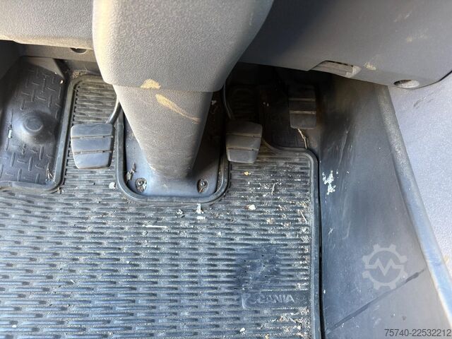 Curtain sided Scania P230 + 3 PEDALS  + 19t + LOADLIFT 1500 KG