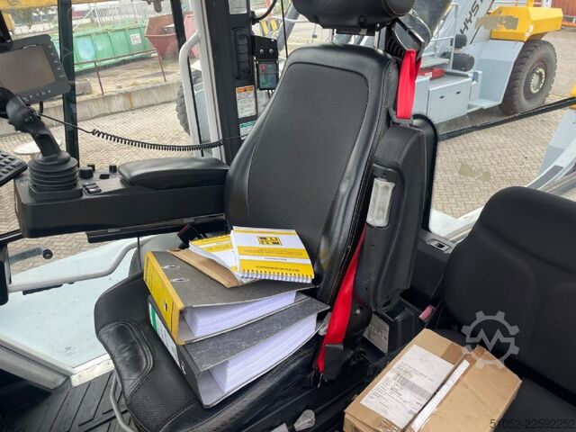 Full-container reach stacker Hyster RS46-41XD/67S
