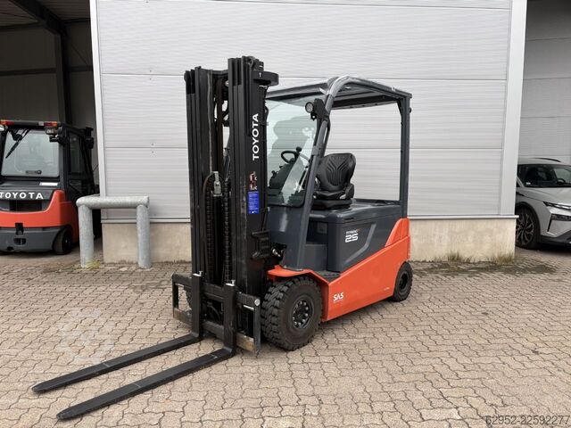 Elektro 4 Rad-Stapler Toyota 8 FBMT 25 / nur 280Std. !