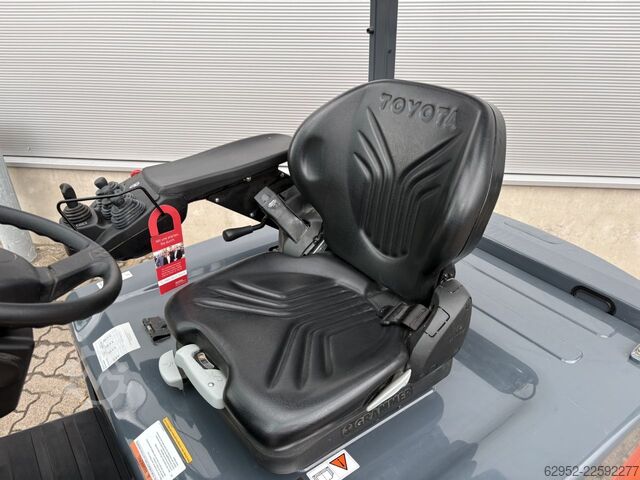 Elektro 4 Rad-Stapler Toyota 8 FBMT 25 / nur 280Std. !