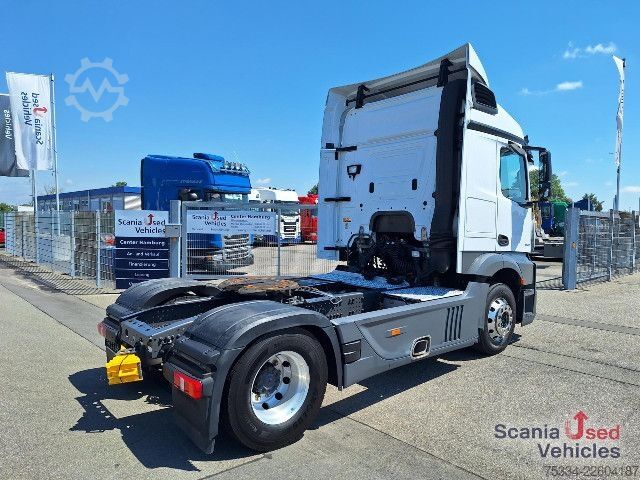 Standard tractor unit Mercedes-Benz 1843 LS