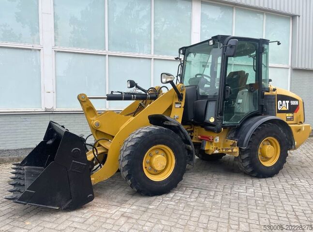 Wheel loader CAT 906 M   2018