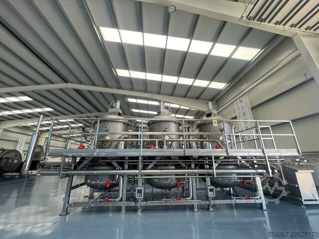 Group of 3 stainless steel vacuum cookers  