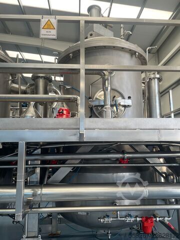 Group of 3 stainless steel vacuum cookers  