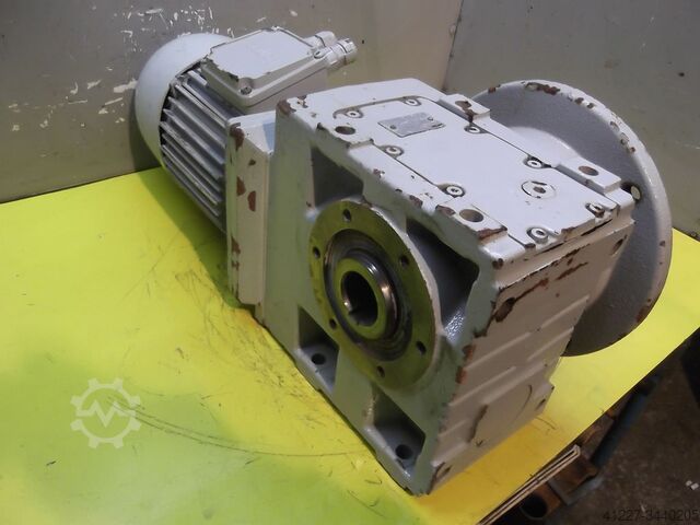 Gear motor 1.5 kW 64 rpm Lenze 9LH4-983H