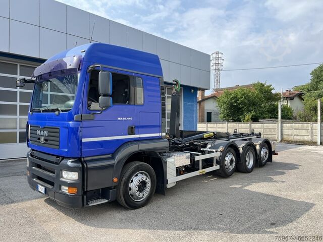 Demountable truck MAN TGA 26.440