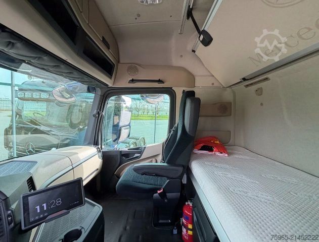 Standard tractor unit MERCEDES-BENZ Actros 963-4-D