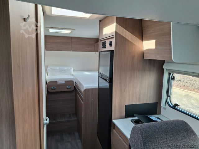 Semi-integrated camper CARADO T 338s Markise / Radträger / Alufelgen