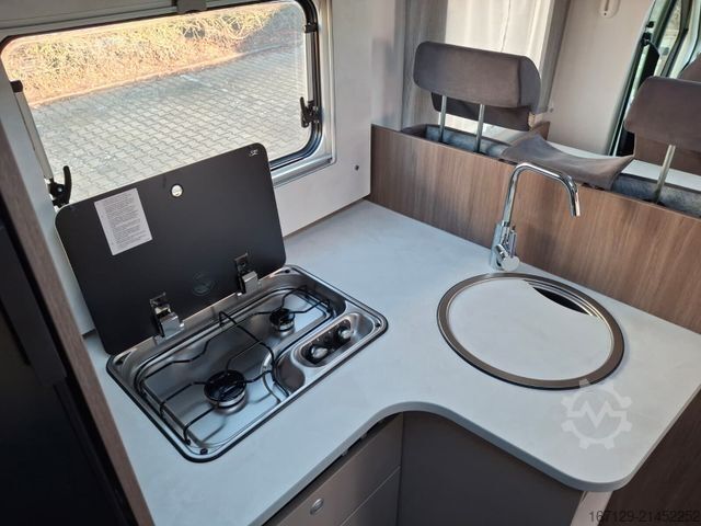 Semi-integrated camper CARADO T 328