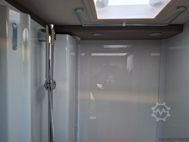 Semi-integrated camper CARADO T 328