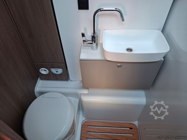 Semi-integrated camper CARADO T 328