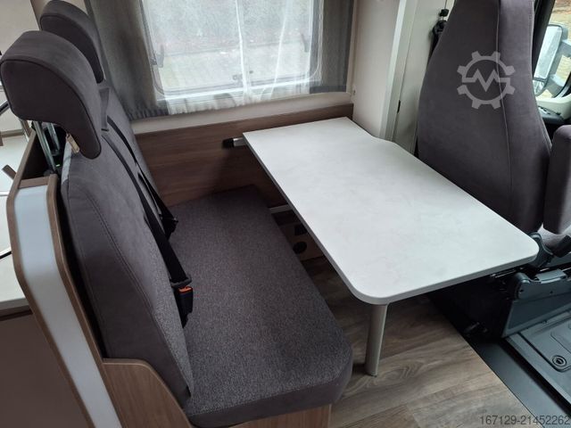 Semi-integrated camper CARADO T 328