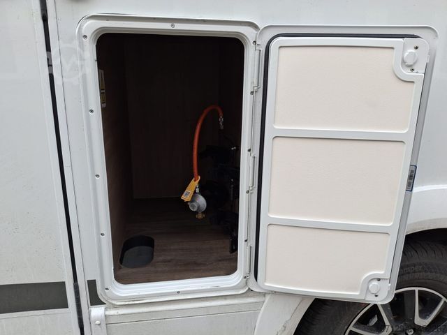 Semi-integrated camper CARADO T 328 pro+ / Safety ACC / Fiat / Hubbett