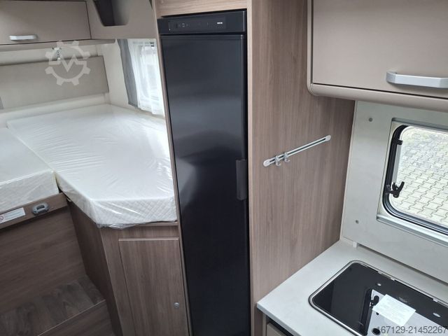 Semi-integrated camper CARADO T 328 pro+ / Safety ACC / Fiat / Hubbett