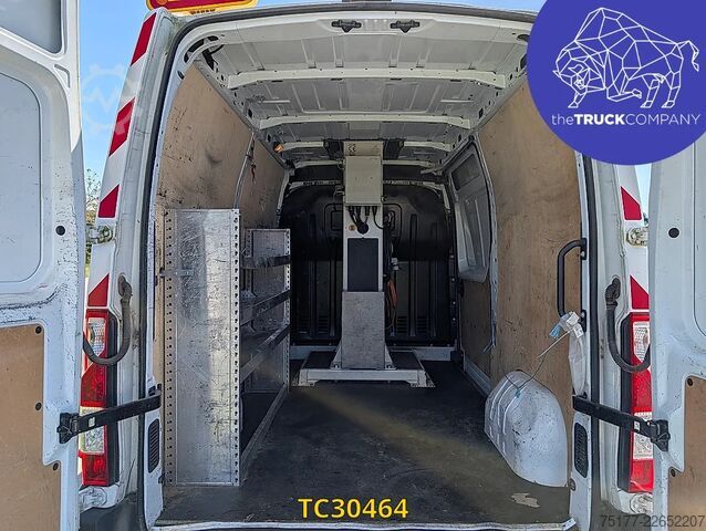 Lifting platform Renault Master 145.35 nacelle klubb
