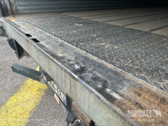 Box semitrailer Fruehauf Semitrailer Dryfreight Standard Porte relevante