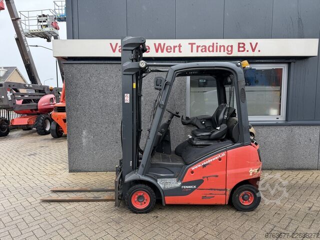 Linde H16T-01 Triplexmast 5.450 mm / Seitenschub / 4. Ventilfunktion / Baujahr 2019 / 10.200 Betrieb LINDE H16T-01 triplo545 / sideshift / 4e functie / 2019 / 10.200uur / LPG