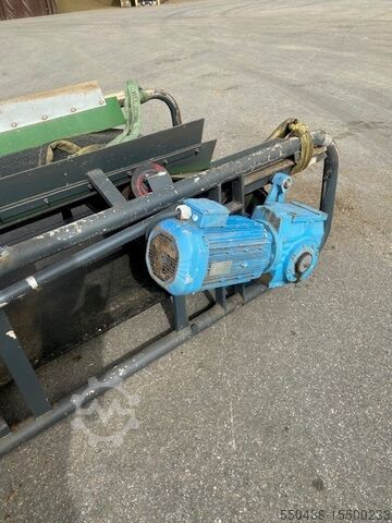 Conveyor belt 2 unsupported and troughed SEW-EURODRIVE