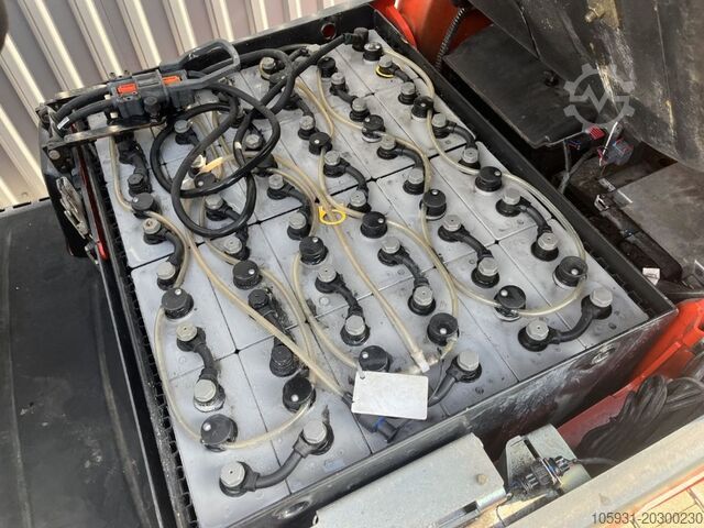 Electric 3-wheel forklift Linde E16C