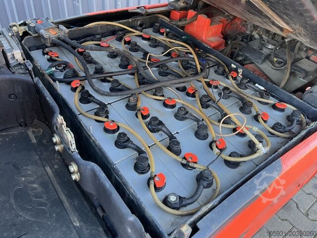 Electric 4-wheel forklift Linde E16P-02