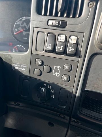 LKW mit Pritsche (offen) SCANIA P320 CB 4x4 Doka AHK Klima 9-Sitze Aut. Stdhz.