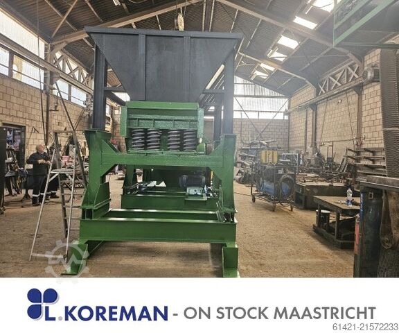 Metso Trichter mit Vibrationsrinne  Metso Hopper with Vibrating Chute