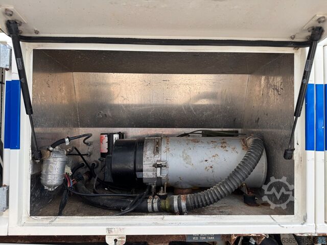 Vacuum tank truck MAN 35.464 8x8 Hvidtved Larsen 9000 L Kanalreiniger