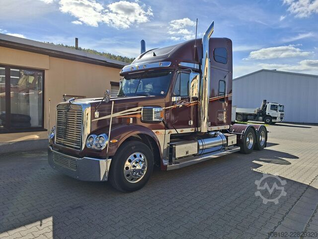 Standard tractor unit Freightliner Coronado