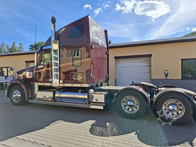 Standard tractor unit Freightliner Coronado