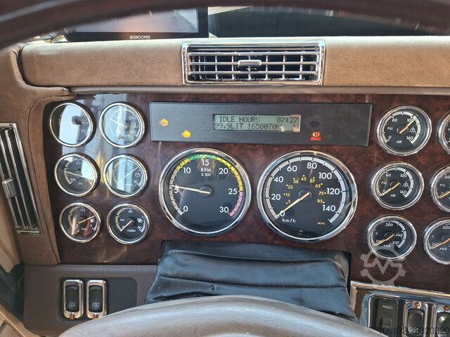 Standard tractor unit Freightliner Coronado