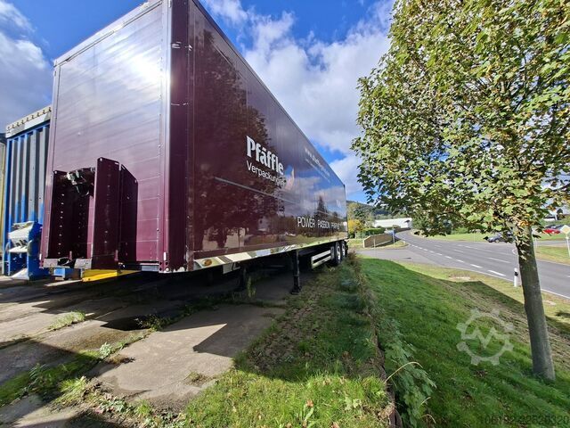 Standard tractor unit Freightliner Coronado
