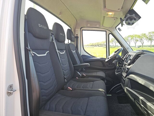 Loading platform IVECO DAILY 40C18 3.0 ltr ac aut EURO6