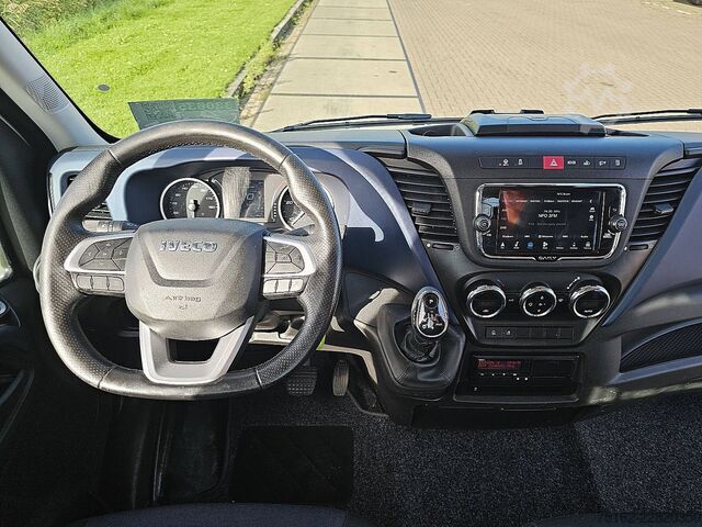Loading platform IVECO DAILY 40C18 3.0 ltr ac aut EURO6