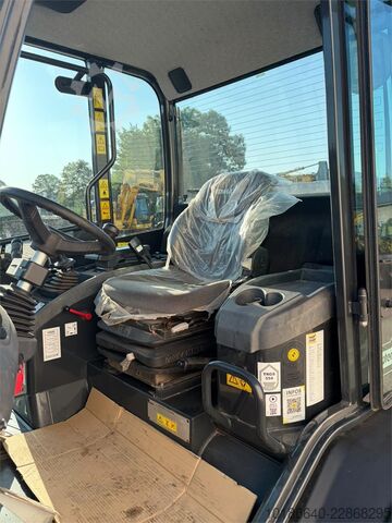 Komatsu WA70M-8E0 Komatsu WA70M-8E0