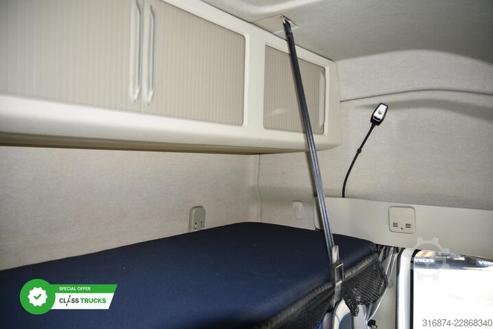 Standard tractor unit VOLVO FH 460 Globetrotter XL Varios i-Save