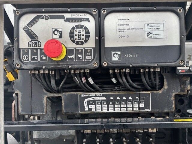 Dreiseitenkipper LKW Mercedes-Benz Arocs 2846 Kipper+HIAB 232-5