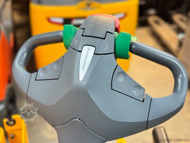 No pallet truck driver Jungheinrich ERE 225 - Service Neu - Batterie 80% + Garantie