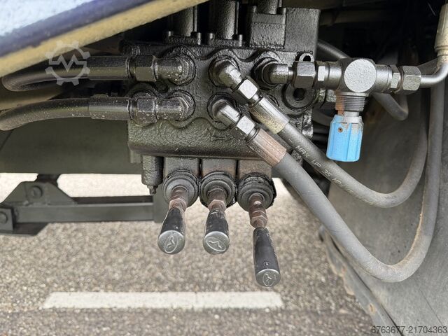 Mercedes Atego 1823 4X2 Maschinentransporter / Auffahr-LKW, EURO2, Baujahr 2001, TÜV bis 7-2026 MERCEDES-BENZ Atego 1823  4X2  Machine Transporter / Oprij Vrachtwagen EURO2 190dkm 2001 APK 7-2026