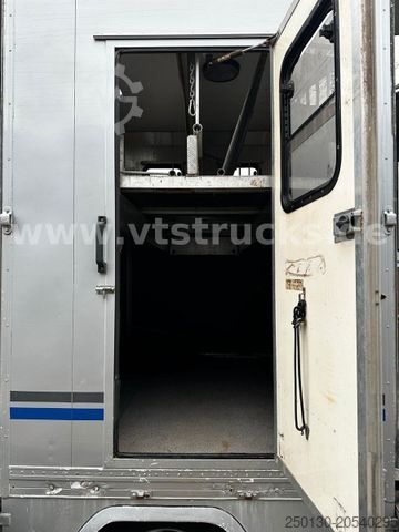 Cattle truck MERCEDES-BENZ 817 4x2 4Pferdetransporter