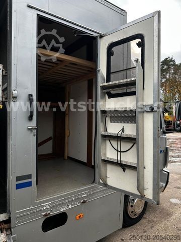Cattle truck MERCEDES-BENZ 817 4x2 4Pferdetransporter