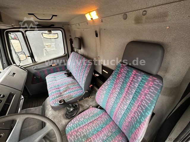 Cattle truck MERCEDES-BENZ 817 4x2 4Pferdetransporter