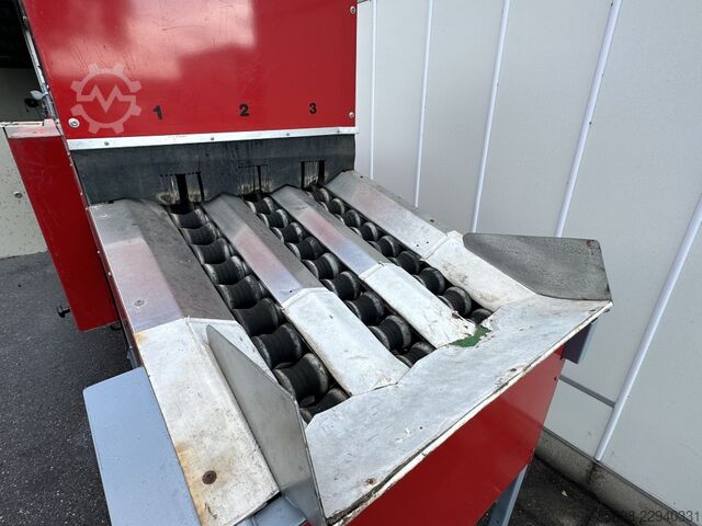 Aweta KG3-16+1 tomato sorting machine AWETA KG3-16+1