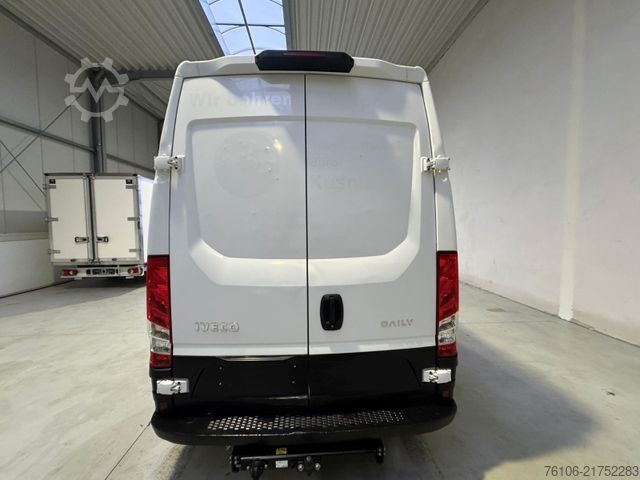 High top van IVECO Daily 50C18 Kastenwagen *Navi*Ahk**