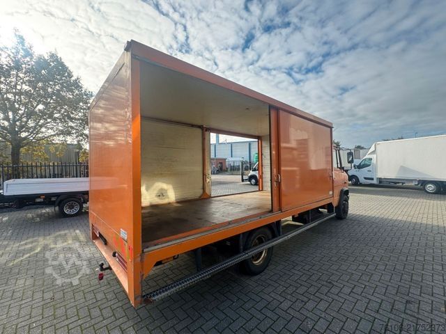 Box truck MERCEDES-BENZ 816 D VARIO Koffer *Ahk*