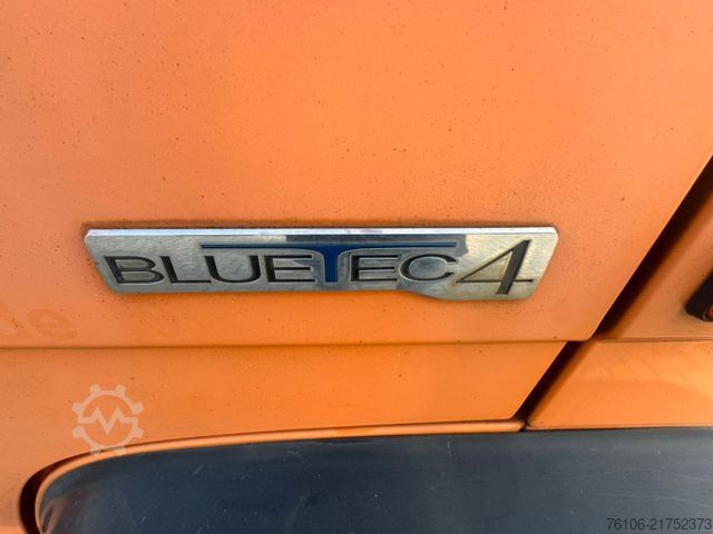 Box truck MERCEDES-BENZ 816 D VARIO Koffer *Ahk*