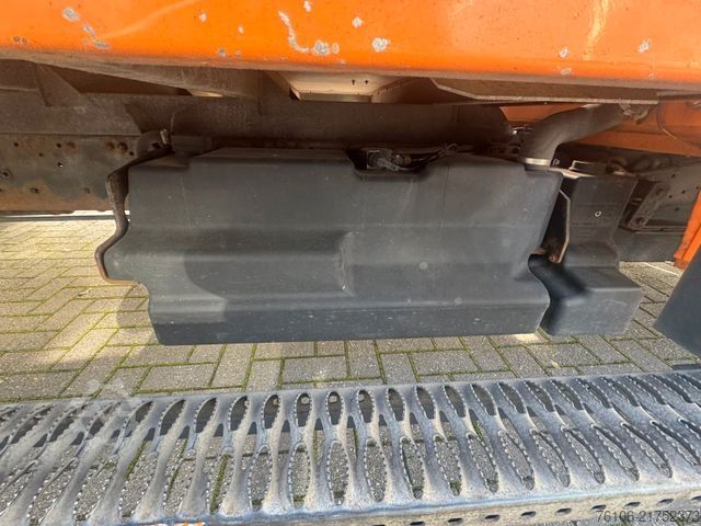 Box truck MERCEDES-BENZ 816 D VARIO Koffer *Ahk*