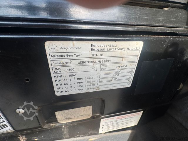 Box truck MERCEDES-BENZ 816 D VARIO Koffer *Ahk*